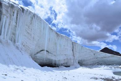 廓琼岗日冰川正在打造国家地质公园