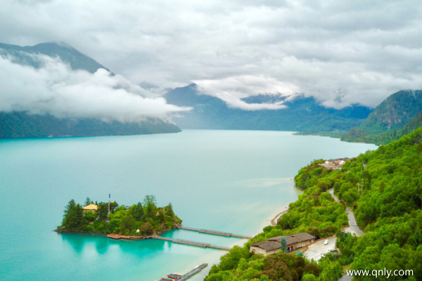 西藏包车游多少钱