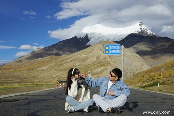 西藏旅游包车多少钱一天